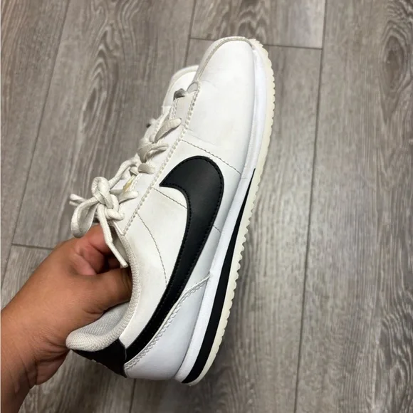 Nike Cortez black and white shoes - Picture 6 of 11